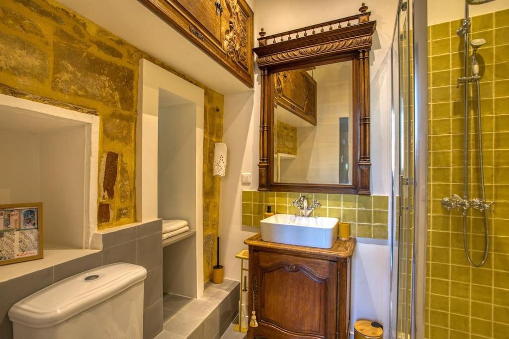 "Les Appartements De Betty C" Studio Medieval Sarlat-la-Caneda Exterior photo